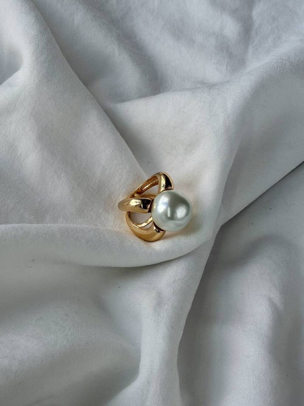 Big Pearl Solitaire - 18k Gold Plated - Ring Sizes 5, 9